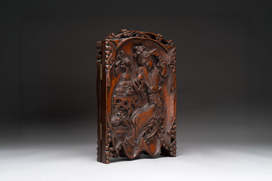 A Chinese carved wooden triptych panel with figural design, Wong Chan Kee mark, Shanghai, 20th C.