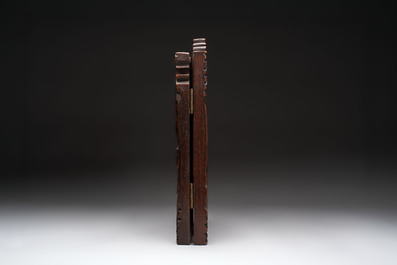 A Chinese carved wooden triptych panel with figural design, Wong Chan Kee mark, Shanghai, 20th C.