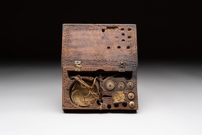An Ottoman jewellery scale with a wooden box with brass weights, 18/19th C.
