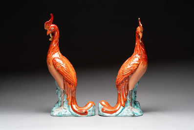 A pair of Chinese famille rose phoenixes and a rooster, Jingdezhen mark, 20th C.