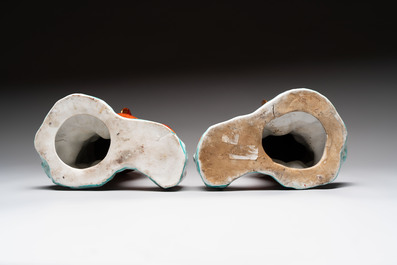 A pair of Chinese famille rose phoenixes and a rooster, Jingdezhen mark, 20th C.