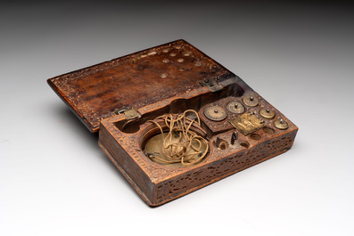 An Ottoman jewellery scale with a wooden box with brass weights, 18/19th C.