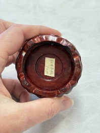 Six Chinese green-glazed wares, with four wooden stands, Chenghua mark, 19/20th C.