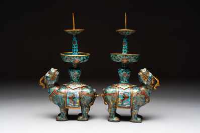 A pair of Chinese cloisonn&eacute; candlesticks and three vases, 19/20th C.