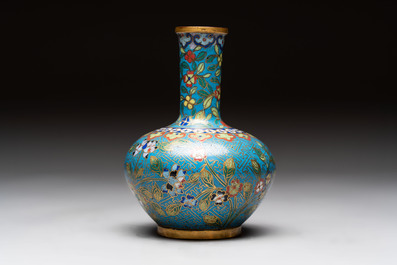 A pair of Chinese cloisonn&eacute; candlesticks and three vases, 19/20th C.