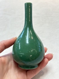 Six Chinese green-glazed wares, with four wooden stands, Chenghua mark, 19/20th C.