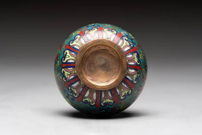 A pair of Chinese cloisonn&eacute; candlesticks and three vases, 19/20th C.