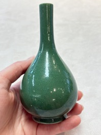 Six Chinese green-glazed wares, with four wooden stands, Chenghua mark, 19/20th C.