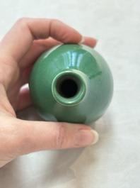 Six Chinese green-glazed wares, with four wooden stands, Chenghua mark, 19/20th C.