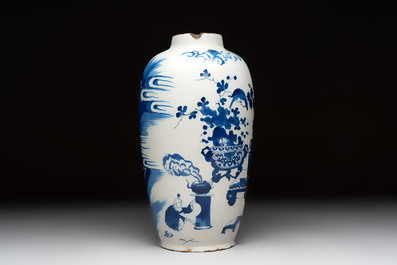 Two blue and white Dutch Delft chinoiserie vases, 17/18th C.