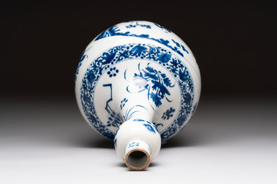 A blue and white Dutch Delft chinoiserie Transitional-style bottle vase, 18th C.