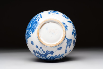 A blue and white Dutch or English Delft chinoiserie Transitional-style double gourd vase, 17th C.