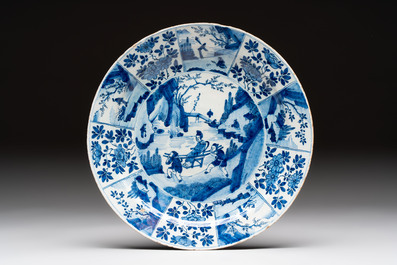 A blue and white Dutch Delft chinoiserie Kangxi-style 'Long Eliza' double gourd vase and a plate, early 18th C.