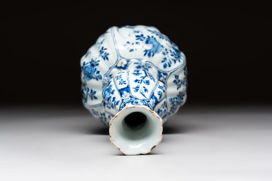 A blue and white Dutch Delft ribbed chinoiserie Kangxi-style double gourd vase, early 18th C.