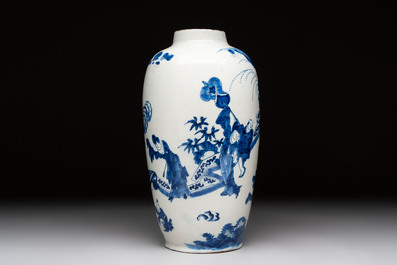 Two blue and white Dutch Delft chinoiserie vases, 17/18th C.