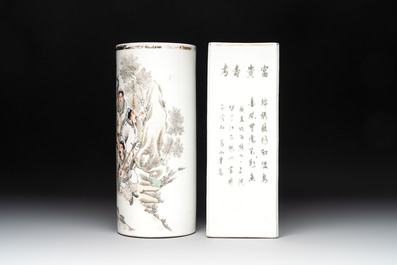 Two Chinese qianjiang cai hat stands, Xin Yuan Xuan Zao 鑫源軒造 mark, dated 1923 and Tongzhi mark, dated 1888