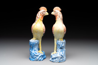 A pair of Chinese polychrome-glazed models of roosters, 18/19th C.