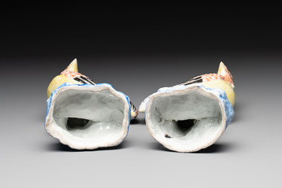 A pair of Chinese polychrome-glazed models of roosters, 18/19th C.