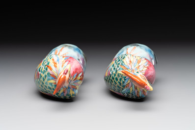 A pair of Chinese famille rose models of pheasants, 18/19th C.