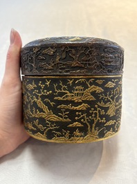 An imperial Vietnamese gold and silver-inlaid cylindrical tea box and cover, Hợp kim gồm ba lượng ch&iacute;n ph&acirc;n v&agrave;ng bảy ph&acirc;n đồng  mark, 18/19th C.