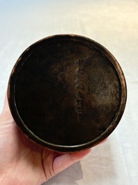 An imperial Vietnamese gold and silver-inlaid cylindrical tea box and cover, Hợp kim gồm ba lượng ch&iacute;n ph&acirc;n v&agrave;ng bảy ph&acirc;n đồng  mark, 18/19th C.