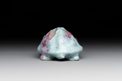 A Chinese jun-type purple-splashed model of a turtle, 17/18th C.
