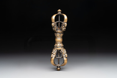 A Tibetan bronze vajra, 17/18th C.