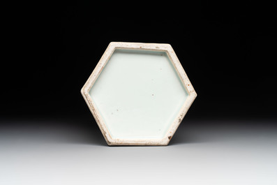 Two Chinese famille rose vases and a hexagonal hat stand, signed Qun Yi Hua Guan 群益畫館, Li Quanchang 李詮昌 and Cai Yun Xuan 彩雲軒, 19/20th C.