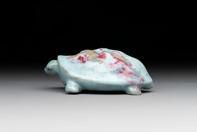 A Chinese jun-type purple-splashed model of a turtle, 17/18th C.