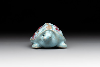 A Chinese jun-type purple-splashed model of a turtle, 17/18th C.