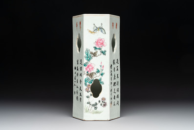 Two Chinese famille rose vases and a hexagonal hat stand, signed Qun Yi Hua Guan 群益畫館, Li Quanchang 李詮昌 and Cai Yun Xuan 彩雲軒, 19/20th C.