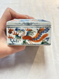 A Chinese wucai covered box, a blue and white ewer, a famille rose covered box and a plate, Wanli, Kangxi and Guangxu mark, 19/20th C.