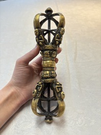 A Tibetan bronze vajra, 17/18th C.