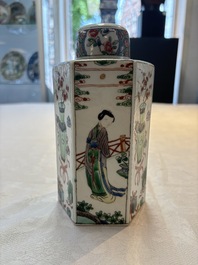 A Chinese famille verte hexagonal tea caddy and cover, 18/19th C.