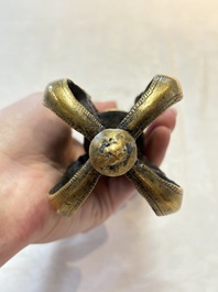 A Tibetan bronze vajra, 17/18th C.