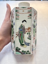 A Chinese famille verte hexagonal tea caddy and cover, 18/19th C.