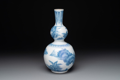 A blue and white Dutch Delft double gourd chinoiserie vase, 17th C.