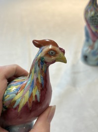 A pair of Chinese famille rose models of pheasants, 18/19th C.