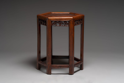 Two Chinese hongmu stands, 19th C.