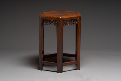 Two Chinese hongmu stands, 19th C.