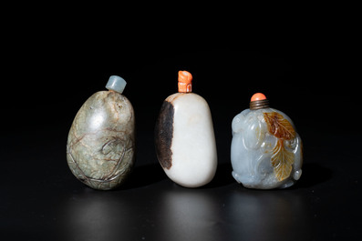 Seven Chinese jade and jadeite snuff bottles, 19th C.