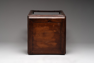 Two Chinese hongmu stands, 19th C.