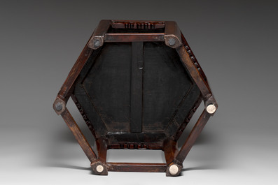 Two Chinese hongmu stands, 19th C.