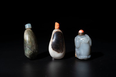 Seven Chinese jade and jadeite snuff bottles, 19th C.
