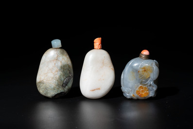 Seven Chinese jade and jadeite snuff bottles, 19th C.