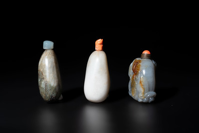 Seven Chinese jade and jadeite snuff bottles, 19th C.