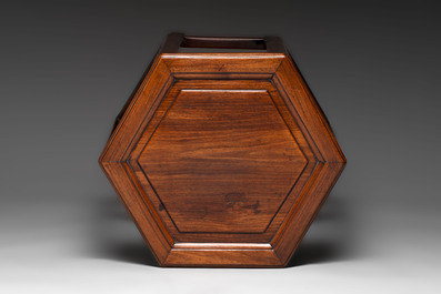 Two Chinese hongmu stands, 19th C.