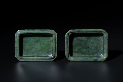 A small Chinese spinach-green jade covered box and two white jade pendants, 18/19th C.