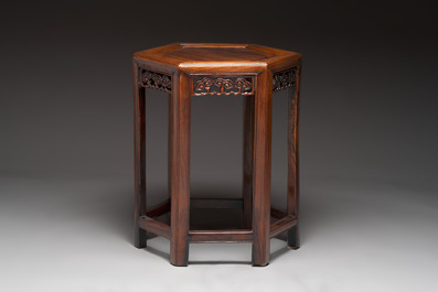 Two Chinese hongmu stands, 19th C.