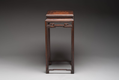 Two Chinese hongmu stands, 19th C.